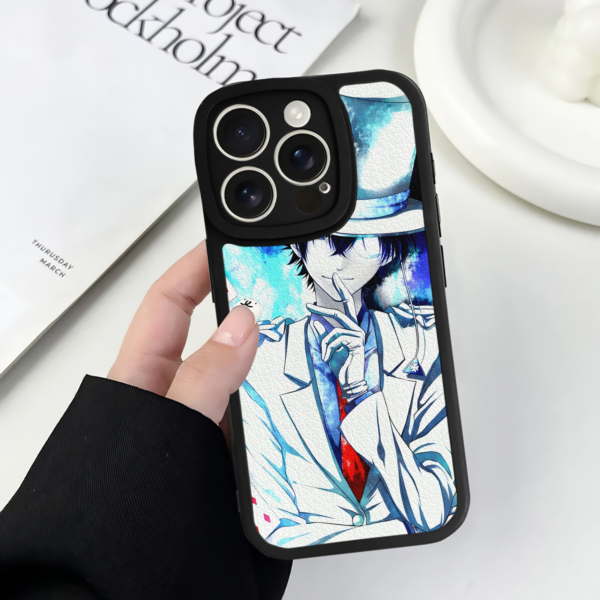 （画像用） 名探偵コナン Detective Conan 【iPhone 16シリーズ対応】シリコンスマホケース（レザー調） 材質：シリコン